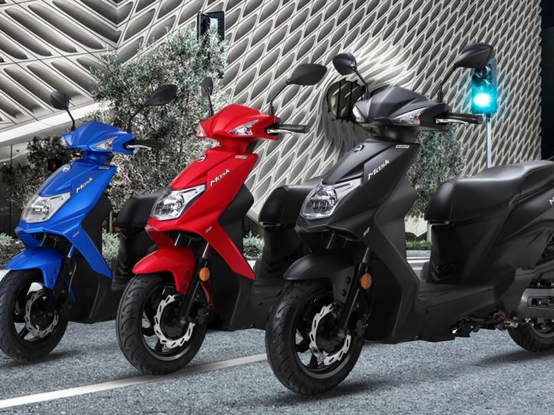 Orbit 125 III Lifestyle Overseas models & colours shown, these may vary slightly from Australian models. Please check with your local dealer for models & colours available.